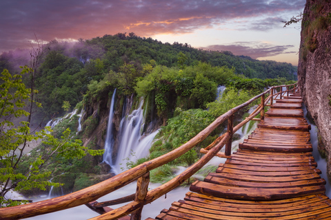 De Zagreb a Split: excursão privada aos lagos Plitvice e Rastoke