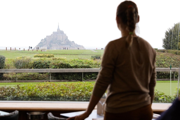 De Paris: visite de 2 jours du Mont St Michel et de la vallée de la LoireExcursion de 2 jours au Mont St Michel et à la Vallée de la Loire en anglais