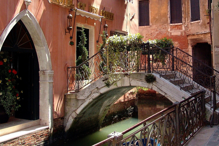 Tour privato a piedi di Venezia e giro in gondola