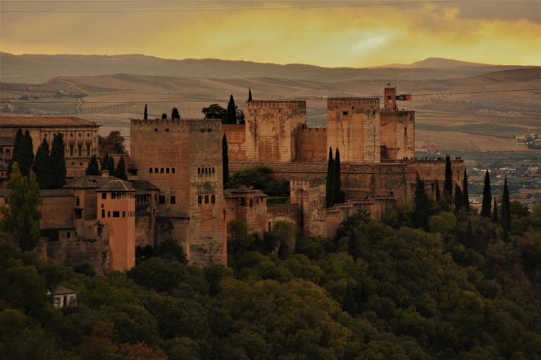 Granada: Zwiedzanie z przewodnikiem Albaicin, Sacromonte i Viewpoints TourWycieczka z przewodnikiem po Albaicin, Sacromonte i punktach widokowych — niemiecki