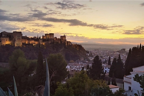 Granada: Guided Albaicin, Sacromonte en Viewpoints TourRondleiding Albaicin, Sacromonte en uitkijkpunten - Duits