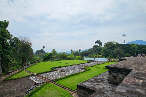Yogyakarta; Alba/ Salita al Borobudur e Tempio di PrambananAlba a Borobudur, salita in cima e tour del tempio di Prambanan
