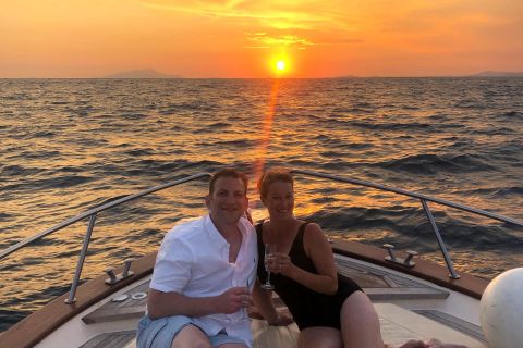 Desde Sorrento: tour privado en barco al atardecer a Capri