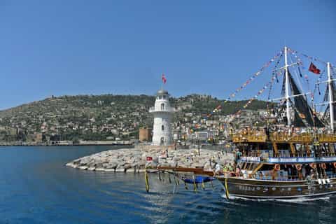 Alanya: Boat Tour with Sunbathing, Swimming & Snorkelling