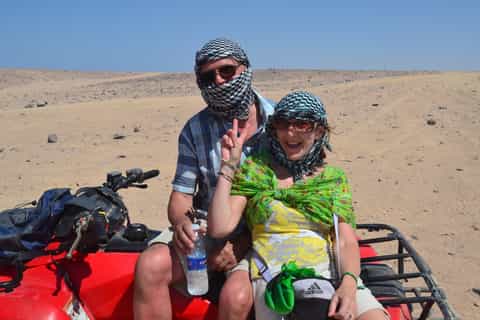 Marsa Alam: quadsafari bij zonsondergang met diner en show