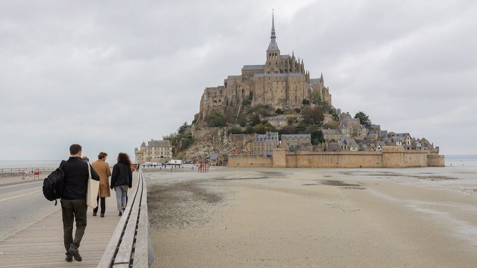 From Paris: Full-Day Mont Saint-Michel Guided Tour 