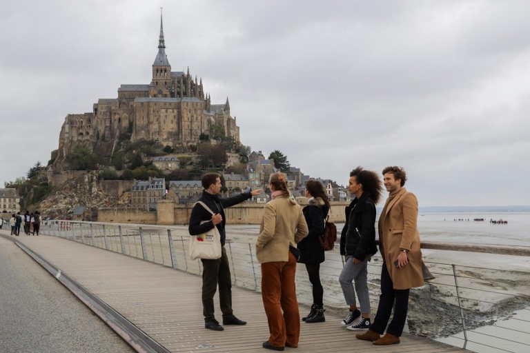 Depuis Paris : journée au Mont-Saint-MichelVisite guidée audio avec transport, billet et hôte