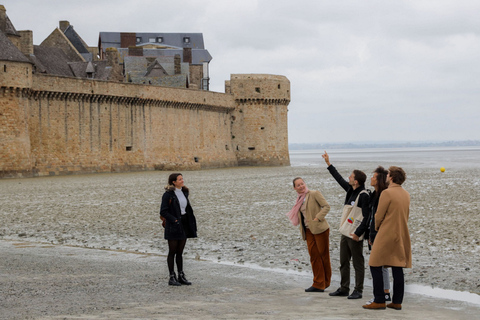 From Paris: Mont Saint-Michel Tour with Hotel Pickup Service Spanish Tour