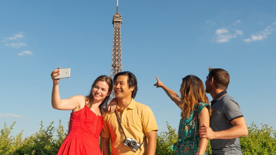 Paris: Eiffel Tower Hosted Tour, Seine Cruise and City Tour