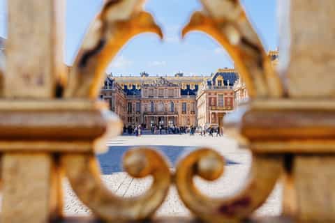 Skip the Line Half Day Versailles Guided Tour with Transfer