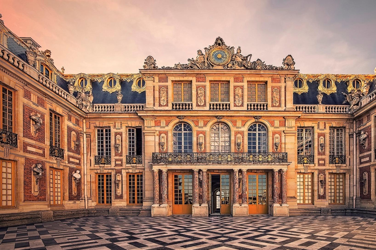 Versailles: Skip-the-Line Guided Tour of Palace with Gardens Guided Tour in Spanish