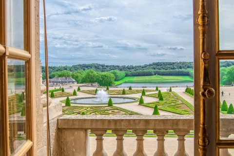 Depuis Paris : accès coupe-file au château de VersaillesVisite matinale non-privée en anglais