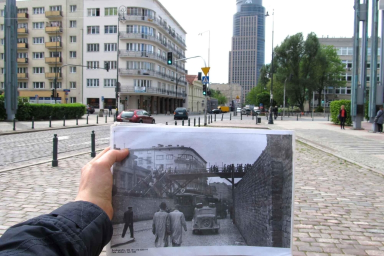 Warszawa: Prywatna wycieczka po II wojnie światowej przez Retro MinibusWarszawa: prywatna wycieczka po II wojnie światowej przez Retro Minibus