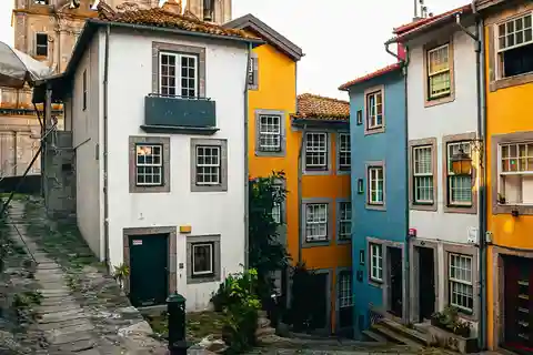 Porto: Flexible Walking Tour in Medieval Area