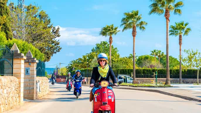 mallorca recorrido por las montañas del suroeste los pueblos y el scooter de mar