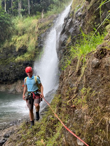 Visit Group Waterfall Rappelling at Kulaniapia Falls in Hilo, Hawaii, USA