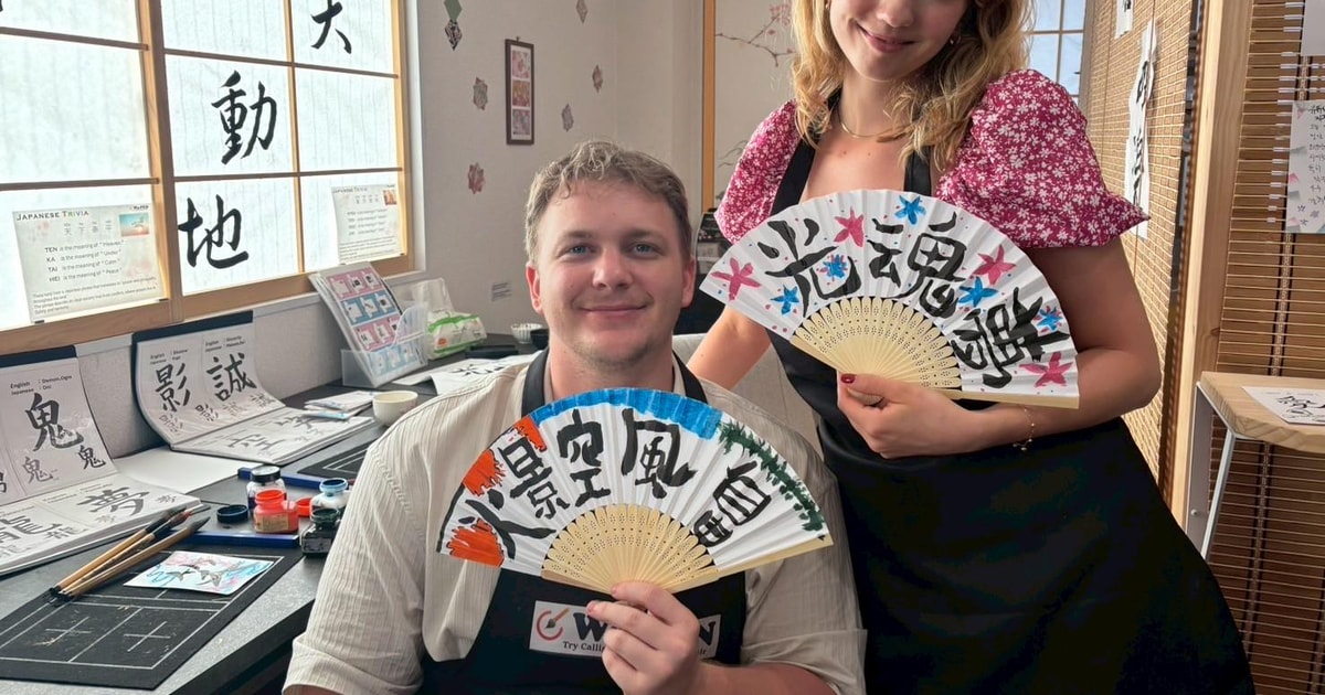 Tokyo:Calligraphy &Make your original folding fan in Asakusa | GetYourGuide