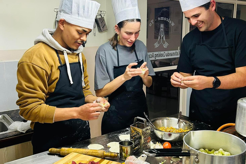 Kathmandu: Corso di preparazione di Momo a Thamel con prelievo di denaroCorso di cucina e produzione di momo a Kathmandu