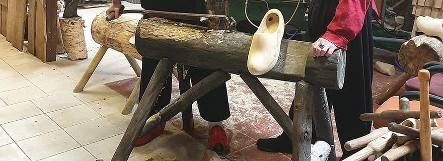 Volendam : Atelier de fabrication de sabots de 2 heures et visite guidée des fromages