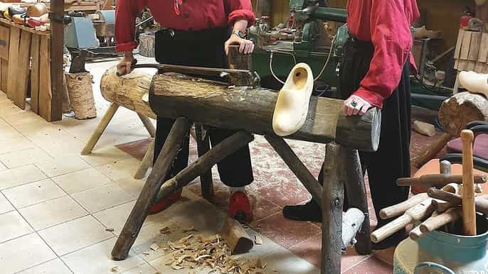 volendam 2hour clogmaking workshop and cheese tour