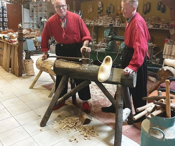 Volendam: Workshop de 2 horas de fabrico de tamancos e visita guiada ao queijo