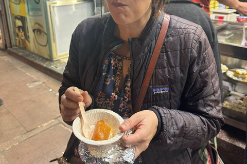 Mercado nocturno y comida callejera en Delhi (medio día, guiado por mujeres)Mercado de día y comida callejera en Delhi (medio día, guiado por mujeres)