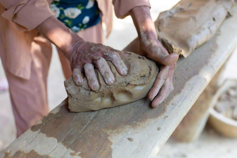 Faites l&#039;expérience de la fabrication de poteries avec les habitants du village de Thanh Ha.