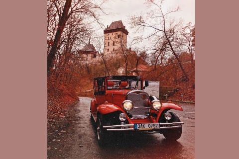 Praag: Sprookjesachtig kasteel Karlstejn in auto in retrostijl