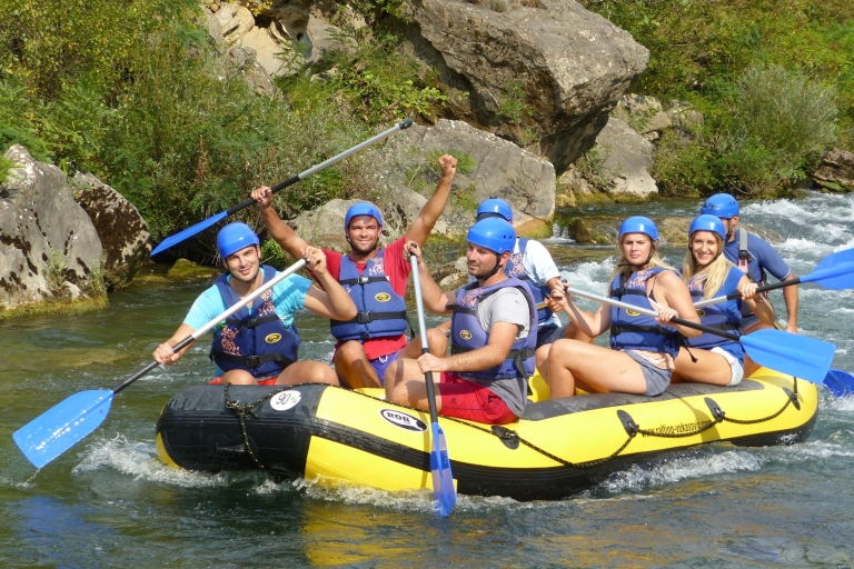Rzeka Cetina: rafting i skakanie z klifuWycieczka z Meeting Point w pobliżu rzeki Cetina