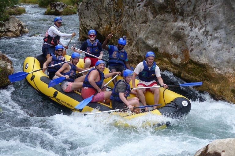 Rzeka Cetina: rafting i skakanie z klifuWycieczka z Meeting Point w pobliżu rzeki Cetina