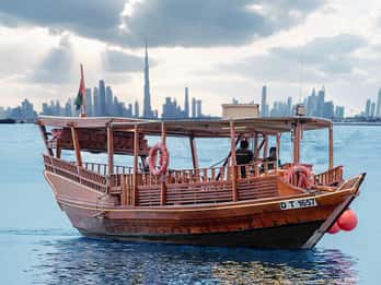 Dubai: Abra-Fahrt bei Sonnenuntergang zum Burj Khalifa Dubai: Abra-Fahrt bei Sonnenuntergang zum Burj Khalifa