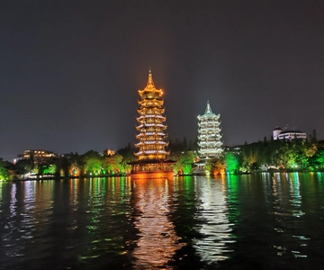 Guilin: Crociera notturna dei Quattro Laghi con transfer di andata e ritorno