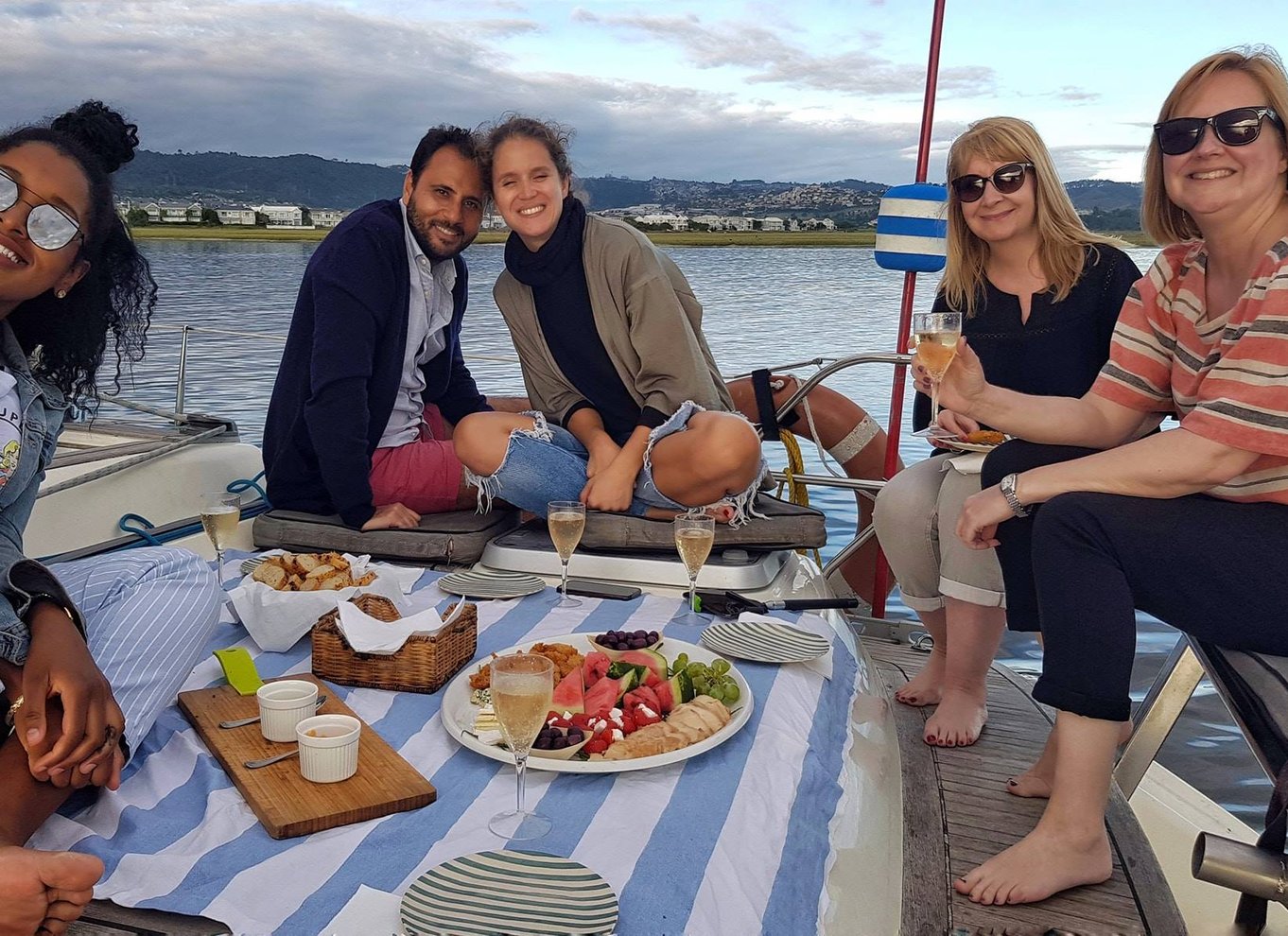 Knysna Sunset Sailing Cruise med let middag og vin