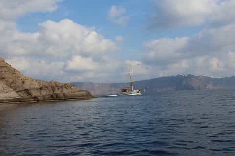 Santorini: Akrotiri Tour, Atlantis Museum and Volcano Cruise