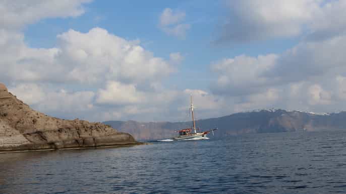 santorini akrotiri tour atlantis museum and volcano cruise