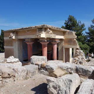 Knossos Palace and Village Pottery Tour
