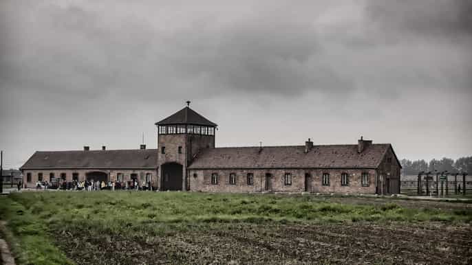 auschwitzbirkenau private transfer from krakow pick up