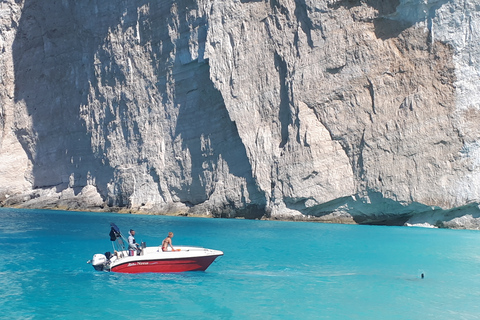 Porto Vromi: Navagio Beach &amp; Blue Caves Private Boat TourRecolha no Hotel