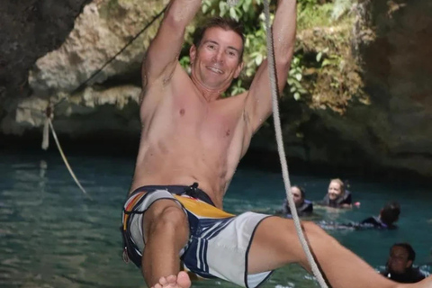 Cancún: Nadar e fazer tirolesa em dois cenotes com almoço