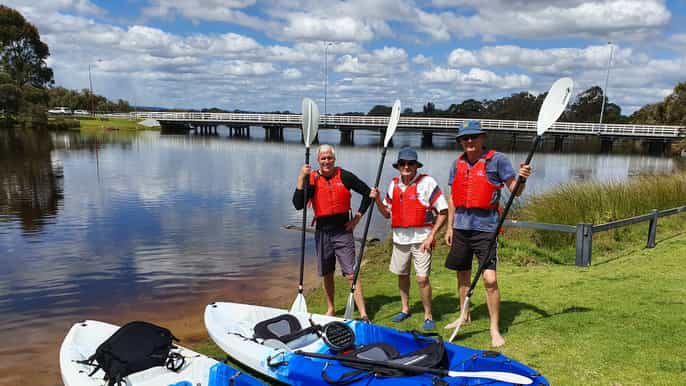 perth guided kayak tour around canning river wetlands