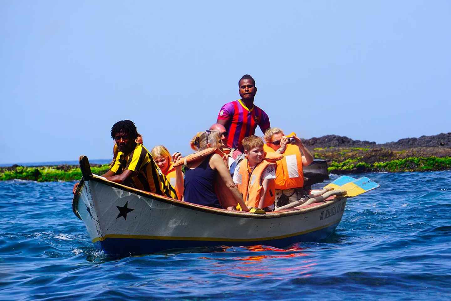 Ab Praia: Bootsfahrt in der Tarrafal Bay und Strandtag