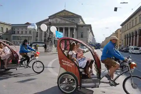 City & English Garden Tour guiado na cidade / Rikscha Tour particular de Pedicab / Rikscha