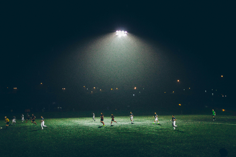 Genieße ein Fußballspiel im Stadion von Barranquilla