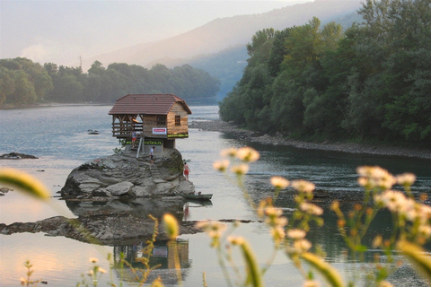 Ab Belgrad: 1-tägige Tour mit der Eisenbahn Sargan 8 und der Holzstadt