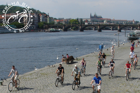 Praga al castillo de Karlstejn Tour de bicicleta de día completo