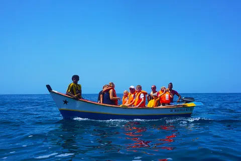 From Praia: Boat Trip, Snorkeling, Cave & BBQ on the Beach