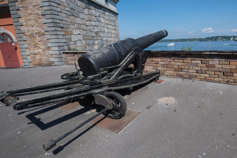 Tour a piedi della città vecchia di Stoccolma della Seconda Guerra Mondiale e Museo dell'Esercito2 ore: Tour della città vecchia a tema Seconda Guerra Mondiale