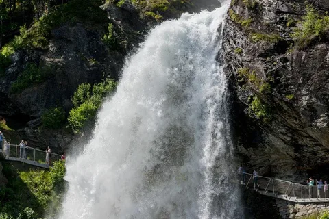 Bergen: Hardangerfjord, Voss Gondola & 3 Great Waterfalls