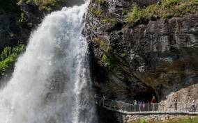 Bergen: Hardangerfjord, Voss Gondola, and 4 Great Waterfalls