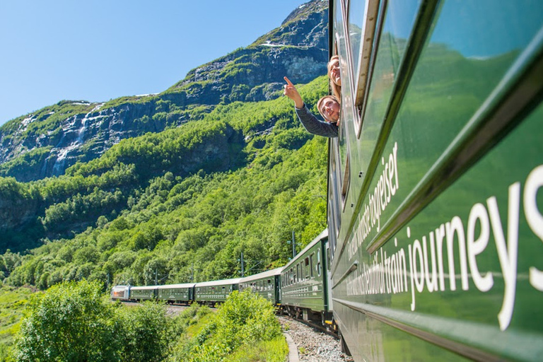 Bergen: Nærøyfjord-Bootsfahrt & Flåmbahn nach Oslo